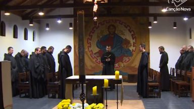 Mosteiros contemplativos amparam maternalmente a Igreja, diz Papa