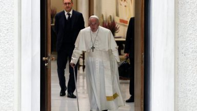 Papa: a migração é essencial para o bem-estar do Mediterrâneo