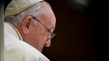 Em entrevista, Papa fala sobre carta de renúncia em caso de impedimento