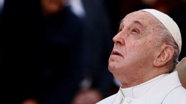 Que a paz prevaleça sobre a guerra, pede Papa aos pés da Imaculada