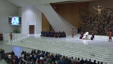 Papa encerra as catequeses sobre o discernimento e lembra de Bento XVI