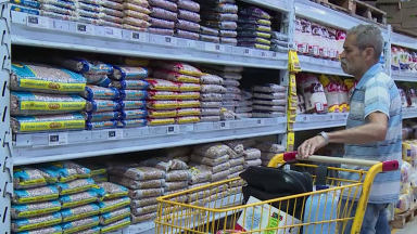 Brasileiros mudam a maneira de fazer compras em supermercados