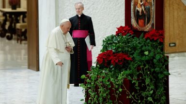 Diante de Ícone Mariano, Papa reza em silêncio pela paz na Ucrânia