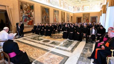 Papa reflete sobre liturgia: “arte primeira da Igreja”