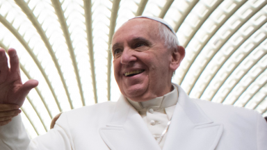 As obras devem ser um sinal da caridade de Cristo, afirma Papa