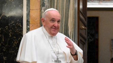 Aprender e ensinar a acolher a todos, pede Papa aos sacerdotes