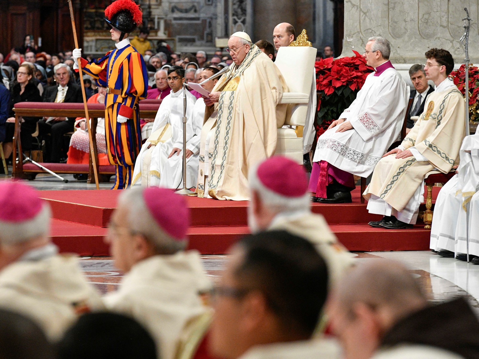 Em celebração no Vaticano, Papa expressa gratidão a Bento XVI