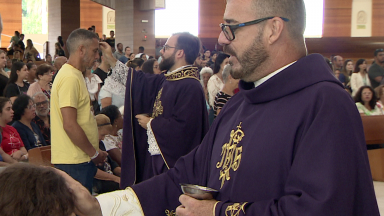 Fiéis participam de Missa de Cinzas no Santuário do Pai das Misericórdias