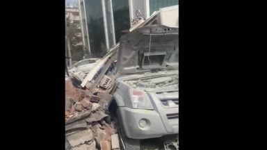 Novo tremor mata uma pessoa e destrói prédios na Turquia