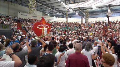 Romaria reúne mais de 15 mil fiéis em honra a Nossa Senhora de Lourdes