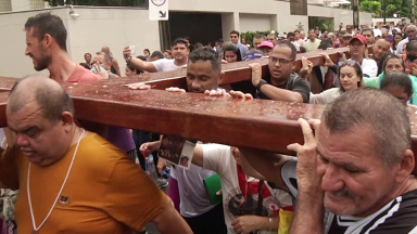 Arquidiocese de Fortaleza realiza caminhada penitencial