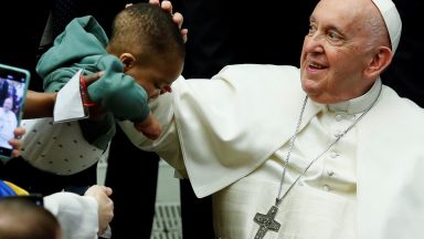 Papa afirma: acolher refugiados aponta caminho para o futuro