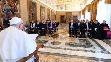 Papa ressalta ética e responsabilidade no desenvolvimento da tecnologia
