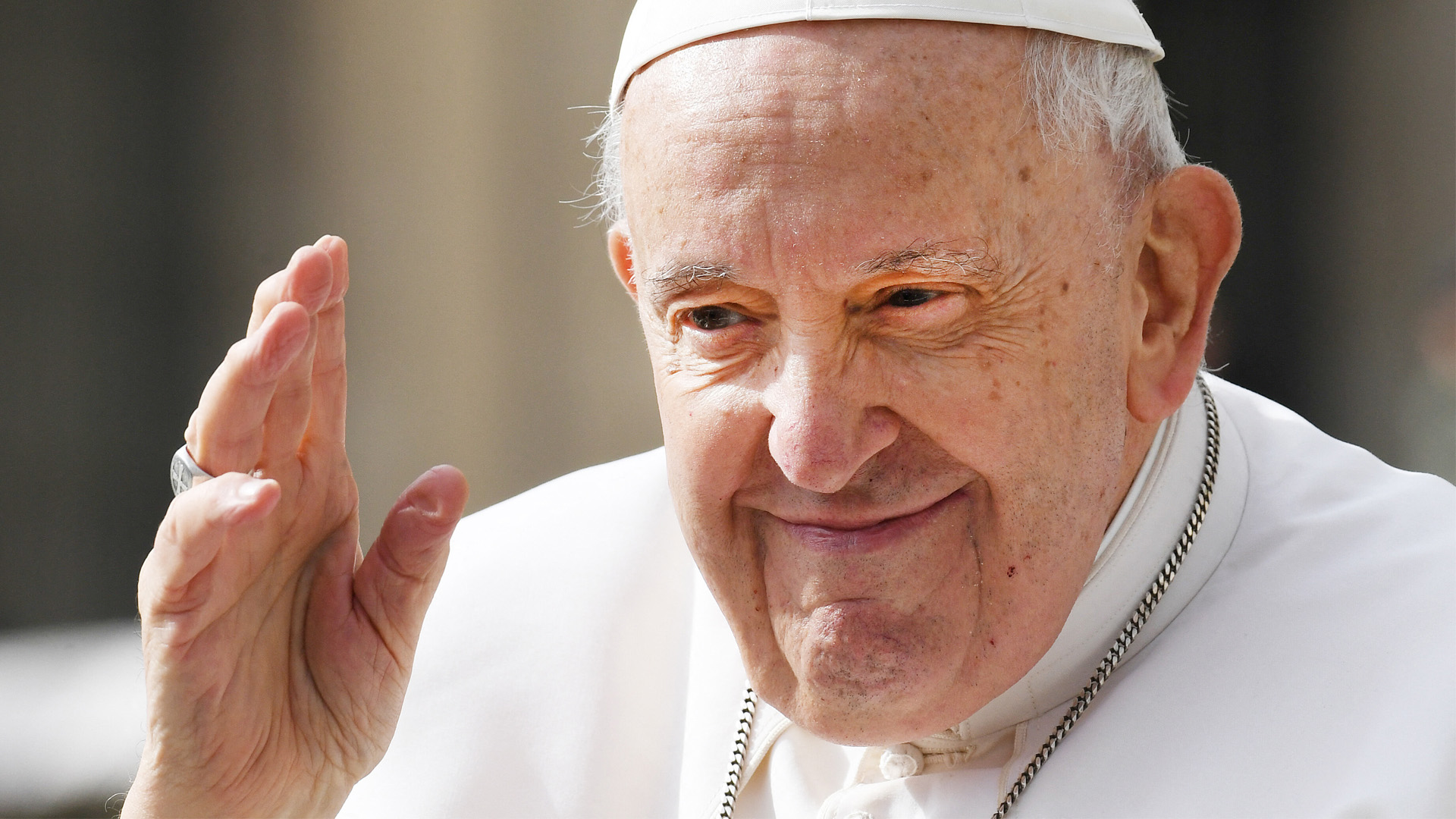 Papa Francisco inicia visita a Portugal. Conheça o programa