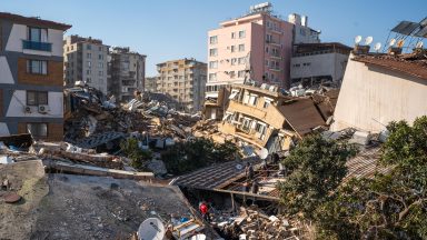 Papa envia medicamentos para vítimas do terremoto na Turquia