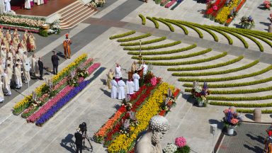 Flores na Praça São Pedro são tradição dos Países Baixos