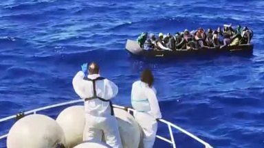 Guarda costeira italiana resgata 1200 migrantes perdidos no mar