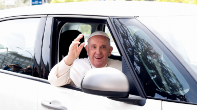 Papa Francisco recebe alta e visita a Basílica de Santa Maria Maior