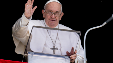 Papa aos fiéis: amar a Igreja e torná-la um lar acolhedor para todos