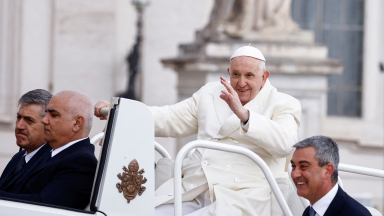 As nossas feridas podem tornar-se fontes de esperança, diz Papa