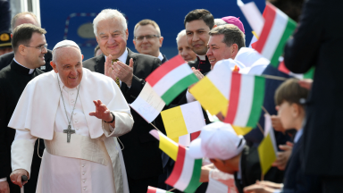 Papa chega à Hungria em sua 41ª viagem internacional