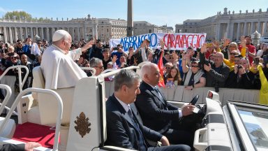 Papa: não se anuncia o Evangelho parado, é preciso caminhar