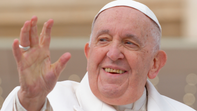 Papa: promover a caridade com unidade e transparência