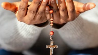 Fiéis contam como oração do Terço gera proximidade com Jesus e Maria
