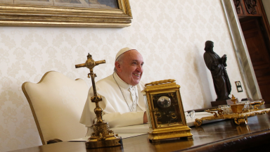Movimentos e grupos eclesiais são a riqueza da Igreja, diz Papa