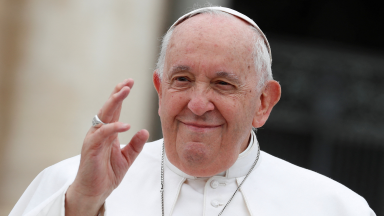 Nas saudações do Papa: o mês mariano e os mais necessitados