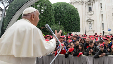 “Mordam a língua para não fofocar”, ensina Papa Francisco