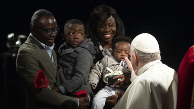 Em mensagem, Papa afirma: “O migrante é Cristo que bate à nossa porta”