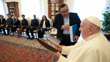 Papa recebe presidente, cofundadores e membros da Canção Nova