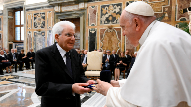Papa entrega Prêmio Paulo VI ao presidente da Itália