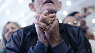 Oração do Terço gera intimidade com Jesus e Maria, diz Felipe Aquino