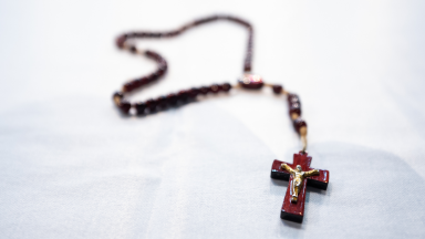 Cardeal: encontrar uma pedagogia que ajude a ensinar as crianças a rezar o terço