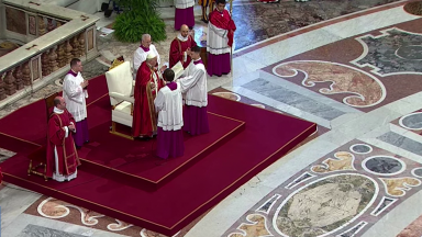 Papa Francisco preside a cerimônia de São Pedro e São Paulo