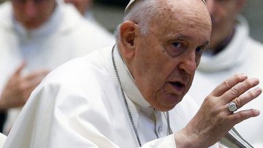 Deus não faz santos em laboratório, afirma Papa em audiência