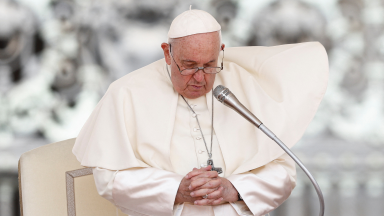 Papa faz apelos por “pacto educativo” e pela paz na Ucrânia