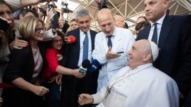 Papa recebe alta e reza na Basílica de Santa Maria Maior