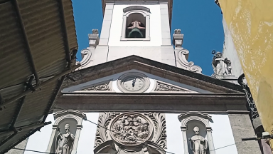 Depois de um século parado, relógio de igreja no Rio volta a funcionar