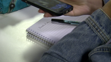 Unesco sinaliza riscos para uso de celulares em sala de aula