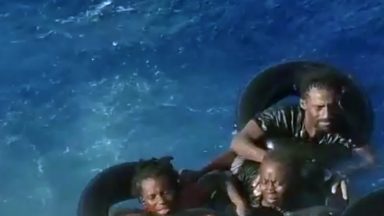 Guarda costeira italiana resgata 57 migrantes em Lampedusa