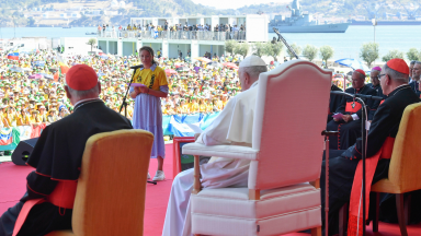 Em Oeiras, Papa Francisco se encontra com 25 mil voluntários da JMJ