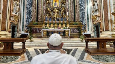 Papa agradece a Nossa Senhora por viagem a Portugal