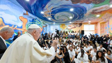 Papa visita sede de Scholas Ocurrentes em Cascais, Portugal