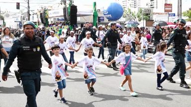 Em Aracaju, escolas retoram às avenidas em desfile cívico-militar