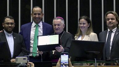 Sessão solene na Câmara dos Deputados homenageia Diocese de Santos