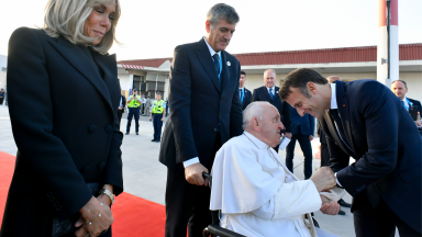 Papa Francisco se despede de Marselha, cidade no sul da França