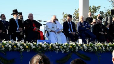 Papa recorda naufrágios e pede amor fraterno em Marselha